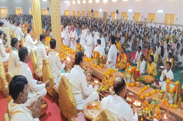 Honourable Shri Dinesh Ji, International Patron of Vishwa Hindu Parishad has visited Maharishi Ved Vigyan Vidyapeeth  and Maharishi Mahesh Yogi Vedic Vishwavidyalaya campus situated at Brahmsthan of India (Geographical Centre of India), village Karaundi, district Katni. Shri Dinesh Ji has attended Shri Atirudrabhishedk performed by 1331 Maharishi Vedic Pundits, visited 5 Yagya Mandaps of Adbhut Shanti Mahayagyas, Brahmsthan Centre point of India.